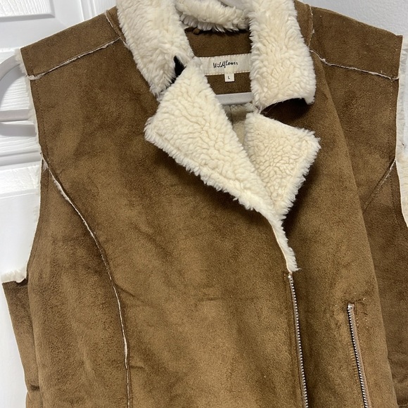 Women’s Camel Color Vest - Picture 7 of 8
